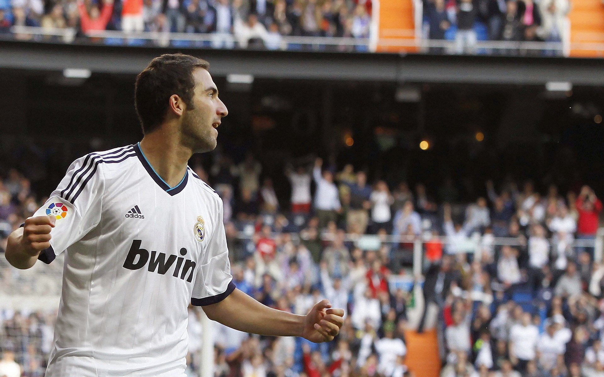 关键时刻在场！布朗尼vs热火集锦：2分2助3断+秀詹姆斯式空接暴扣，布朗尼 nba