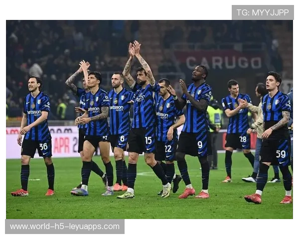 AC米兰后防在训练中接连演练长传应对策略，出球更有威胁