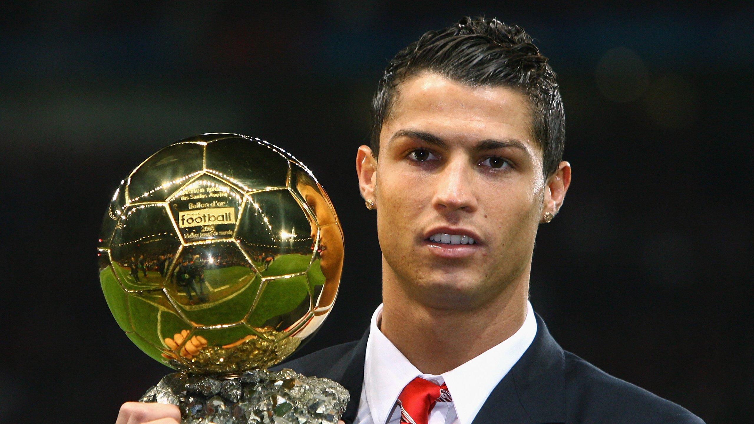 球队在欧冠中通过高位压迫取得赛场主动权，欧冠席位规则